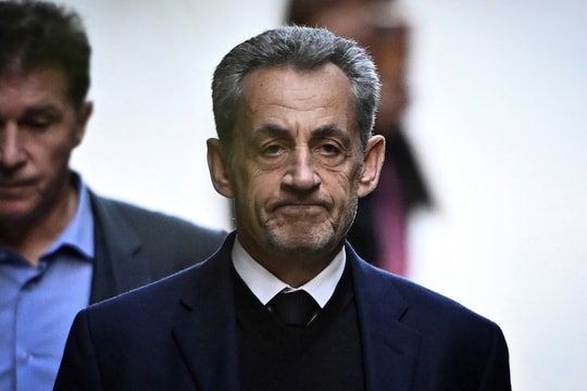 Cuộc sống trong tù của cựu tổng thống Pháp Sarkozy