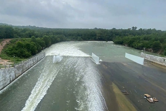 Hồ Dầu Tiếng xả lũ về sông Sài Gòn