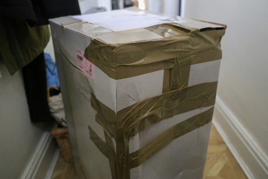 Trốn trong thùng chuyển phát nhanh để đột nhập nhà dân, cướp vàng