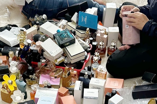 Vợ chồng giám đốc làm giả hàng chục nghìn chai nước hoa Gucci, Dior, YSL