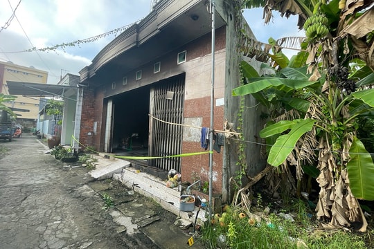 Giải cứu đôi tình nhân trong căn nhà bị phóng hỏa