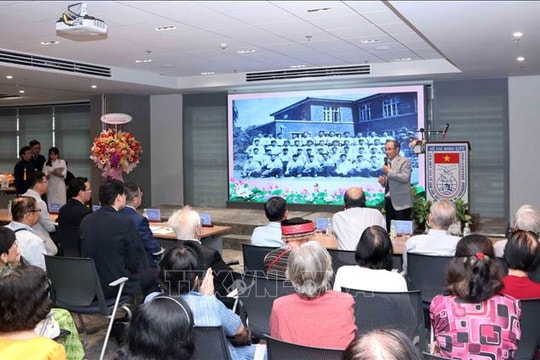 Củng cố tình hữu nghị giữa nhân dân Việt Nam và nhân dân Trung Quốc