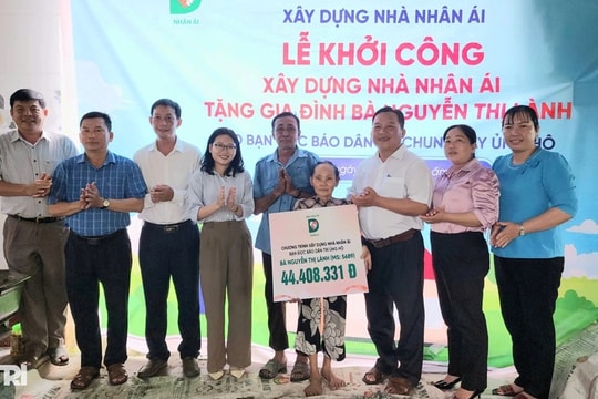 Đôi vợ chồng già làm mướn nuôi con gái học đại học sắp có nhà mới