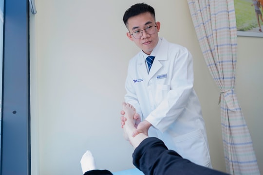 Điều trị viêm gân gót chân thế nào