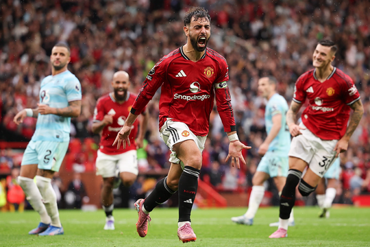 Fernandes xin lời khuyên của Ronaldo trước khi từ chối Saudi