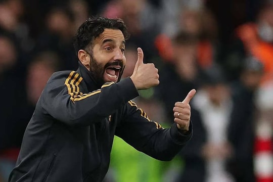 Amorim phớt lờ chỉ trích của Slot