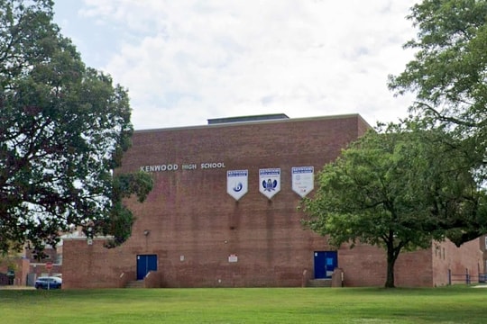 Học sinh bị còng tay vì AI nhầm túi bim bim với súng