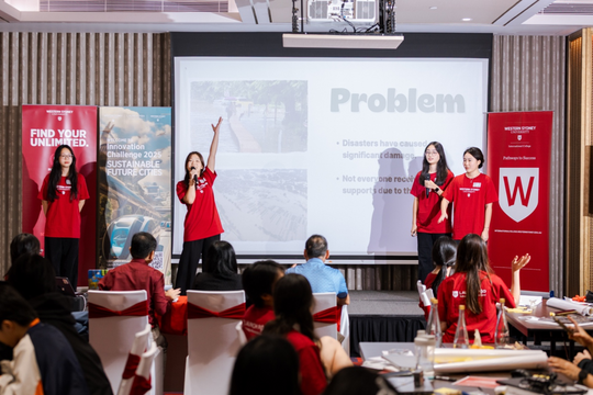 Học sinh Việt đưa AI vào dự án cứu trợ thiên tai, giao thông