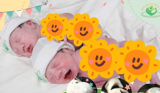Ca sinh đôi hiếm gặp: Em bé chào đời vẫn còn nguyên vẹn trong "bọc diều"