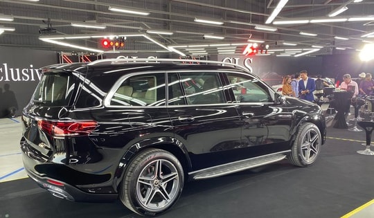 Xe sang tiền tỉ giảm giá mạnh chưa từng có