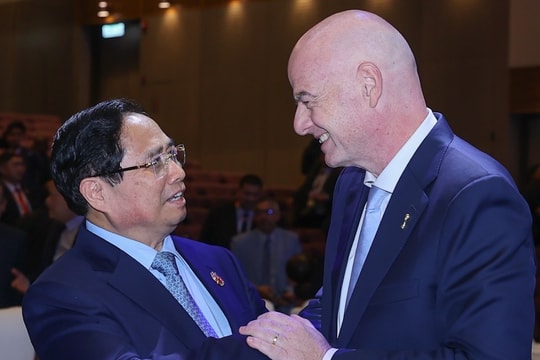 FIFA muốn xây học viện bóng đá tại Việt Nam