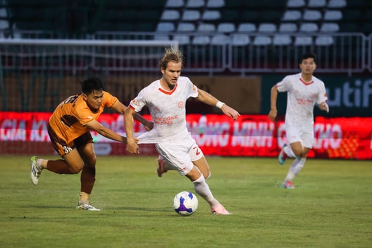 Cận cảnh vua phá lưới V.League tạo siêu phẩm đánh bại thủ môn tuyển Việt Nam