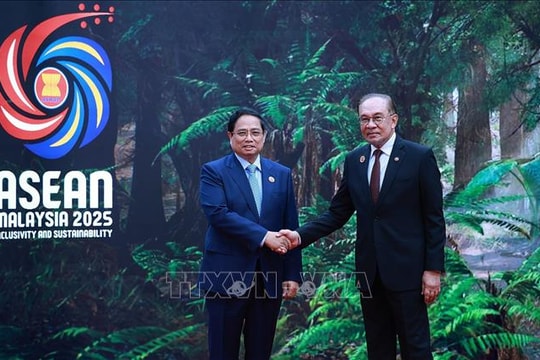 Thủ tướng Malaysia đón Thủ tướng Phạm Minh Chính và các Trưởng đoàn