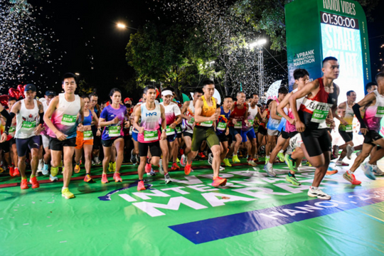 Anh Khôi và Hồng Lệ vô địch VPBank Hanoi International Marathon 2025