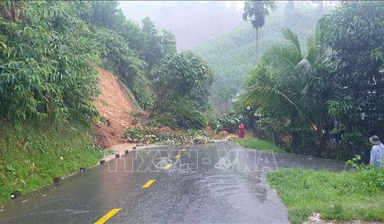 Đà Nẵng: Khắc phục sạt lở do mưa lớn trên nhiều tuyến đường, chủ động kế hoạch dạy học