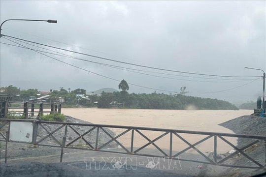 Đà Nẵng: Ứng phó với nguy cơ sạt lở tiếp, nước sông dâng cao tại một số xã miền núi