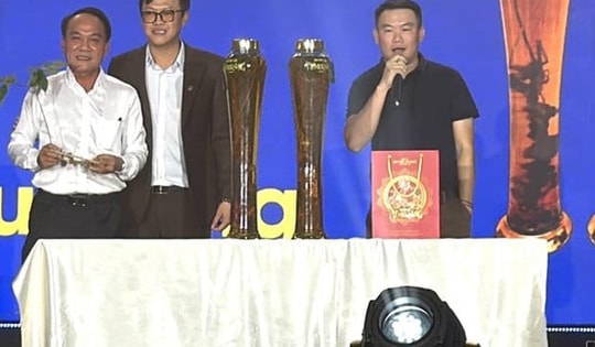 Cây trầm hương 55kg được đấu giá 900 triệu đồng