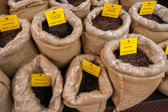 Người Mỹ đối diện giá cà phê ngày càng đắt đỏ