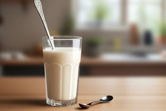 Ai không nên uống sữa?