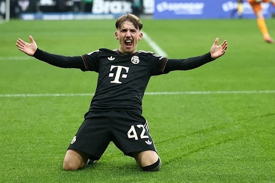 Thần đồng 17 tuổi lập tuyệt phẩm thứ hai cho Bayern