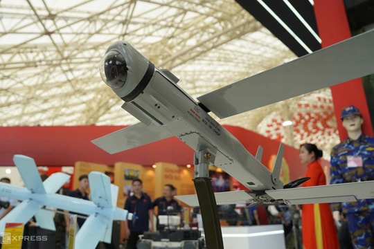 Doanh nghiệp Việt trình diễn robot tự giao hàng, UAV quân sự