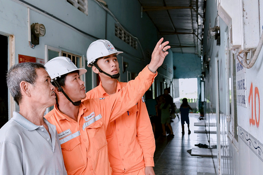 Điện lực miền Nam cảnh báo mất an toàn điện do triều cường