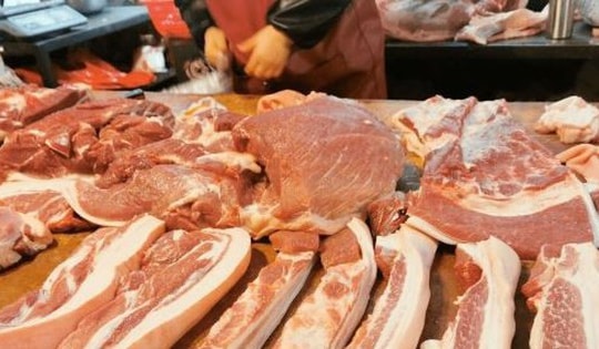 Chồng đâm vợ trọng thương vì đi chợ mua được thịt lợn giảm giá
