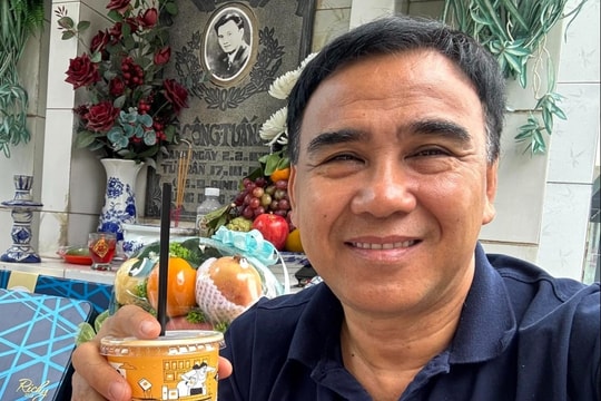 Quyền Linh viếng mộ Lê Công Tuấn Anh