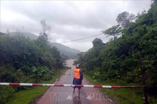 Quảng Trị tiếp tục mưa lớn, nhiều khu vực ngập sâu, chia cắt giao thông