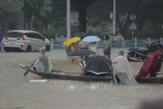 Huế và Đà Nẵng chủ động ứng phó với lũ đặc biệt lớn, lũ khẩn