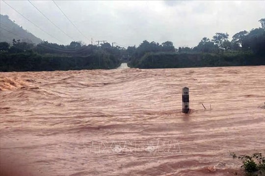 Quảng Trị có nhiều tuyến đường, cầu tràn bị ngập gây chia cắt cục bộ