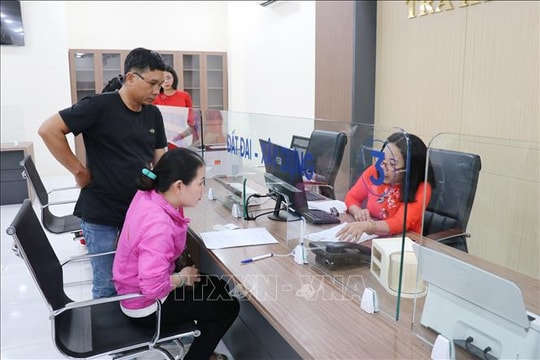 Viên chức ‘chân trong, chân ngoài’: Phân định rõ lĩnh vực được làm