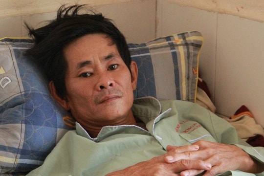 Chồng đứt lìa chân khi đi làm thuê, vợ chạy vạy kiếm tiền cứu chữa