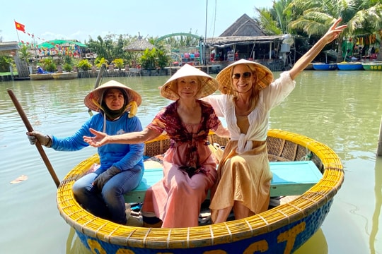 Khách Mỹ 'tìm thấy hạnh phúc' khi đến Việt Nam