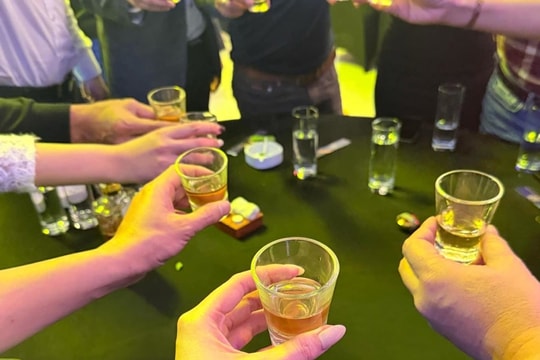 Những món ăn uống âm thầm gây rụng tóc