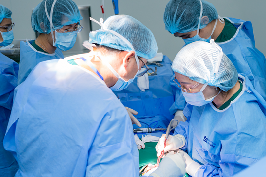 Cắt bán phần dây thanh, bảo tồn giọng nói cho người ung thư