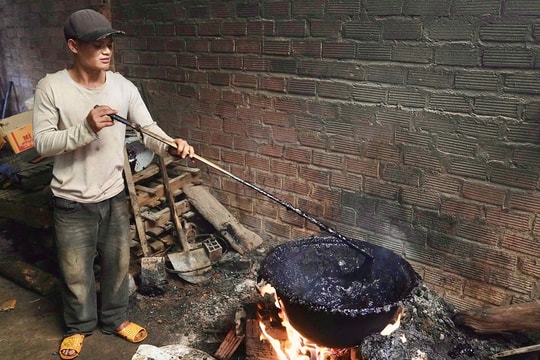 Cảnh sát đột kích xưởng sản xuất cà phê giả