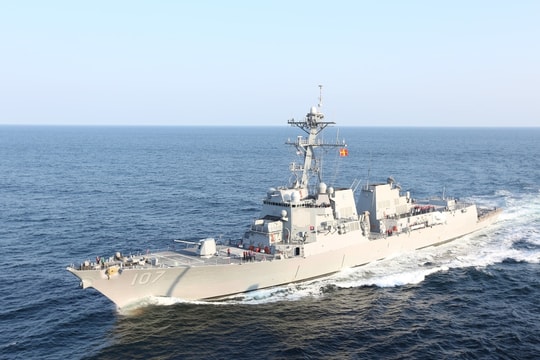 Mỹ điều tàu chiến đến quốc gia sát sườn Venezuela