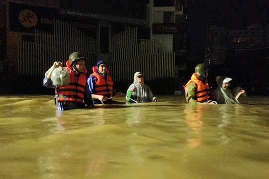 Lũ sông Bồ đạt đỉnh, bằng mức lịch sử 2020