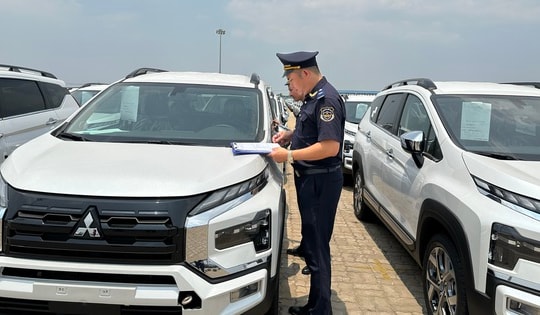 Thị trường ô tô ế ẩm, vì sao lượng xe nhập khẩu vẫn tăng mạnh?