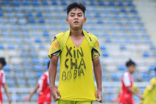 Đằng sau câu chuyện cầu thủ U14 Hà Nội 'xin cha bỏ bia'