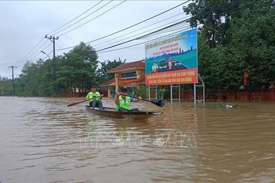 Huế: Mưa lũ làm 1 người chết, 1 người mất tích, 35.000 ngôi nhà bị ngập lụt
