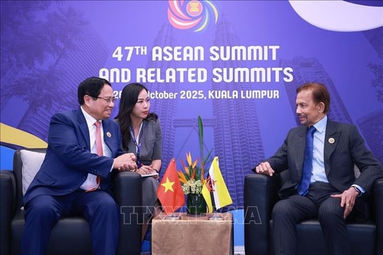 Thủ tướng Phạm Minh Chính gặp Quốc vương Brunei Hassanal Bolkiah