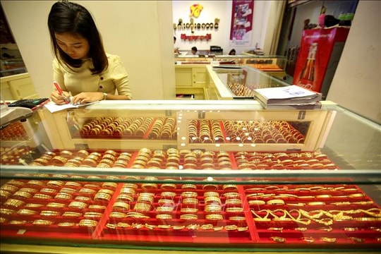 Giá vàng chạm mức thấp nhất trong gần ba tuần