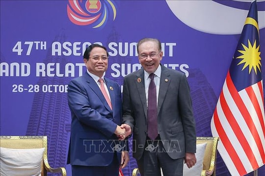 Thủ tướng Phạm Minh Chính gặp Thủ tướng Malaysia