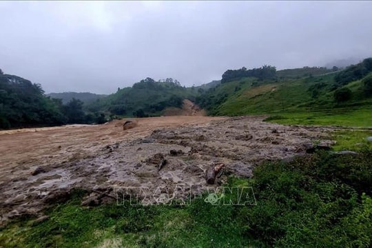 Quảng Ngãi có 5 thôn bị cô lập do lũ