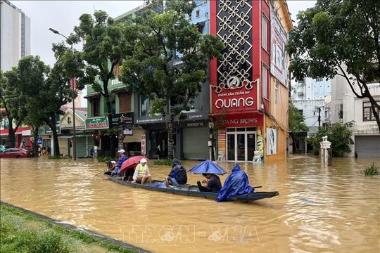 Huế đã di dời trên 4.450 người tránh lũ đặc biệt lớn