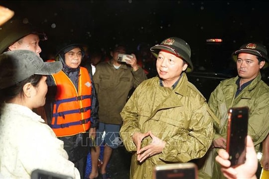 Phó Thủ tướng Trần Hồng Hà kiểm tra và làm việc tại Huế về ứng phó mưa lũ