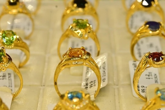 Giá vàng sụt giảm, chuyên gia cảnh báo