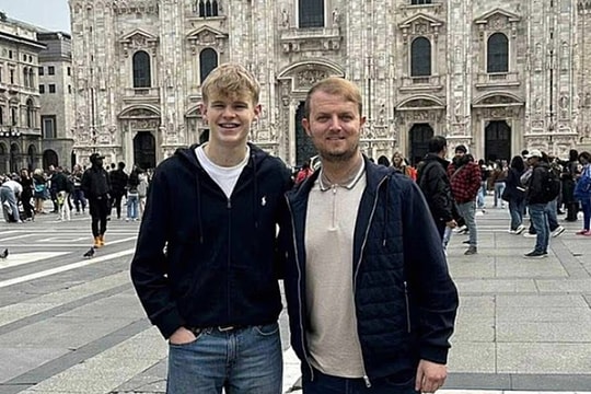 Du khách tiết kiệm tiền bằng cách bay từ Anh sang Italy ăn tối